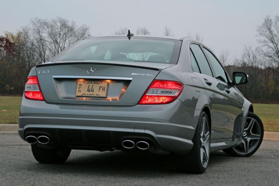  Mercedes-Benz C63 AMG 2009 года  (фото 7 из 32)